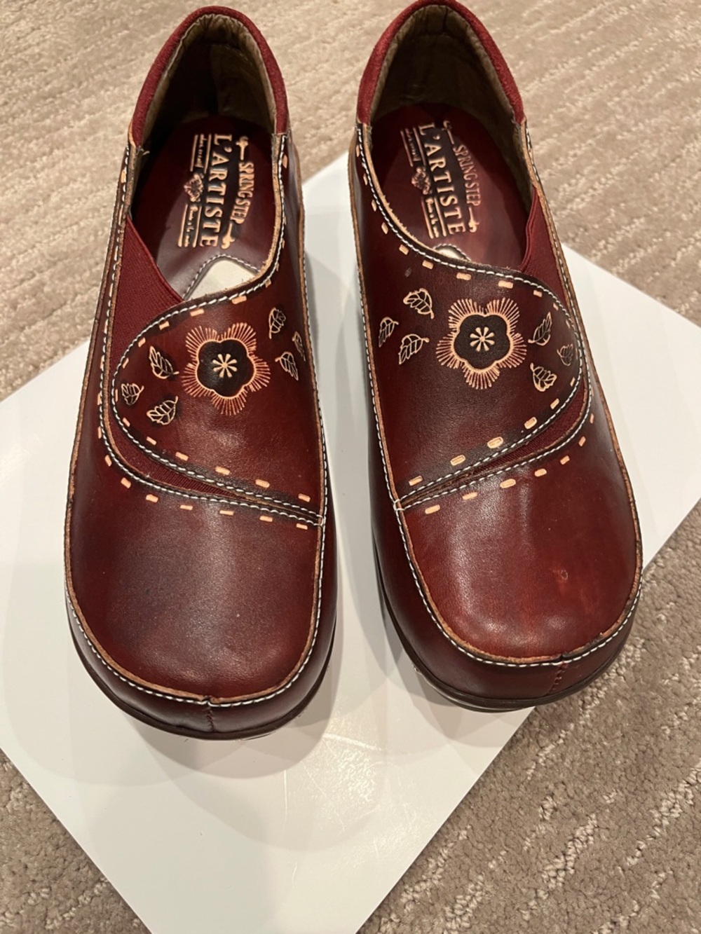 L'ATISTE Brown Leather Slip-On Heels with Embossed Logo excellent condition - Picture 4 of 5